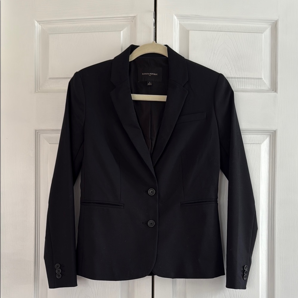 Banana Republic Classic Blazer, Women's Size 2 (worn once)